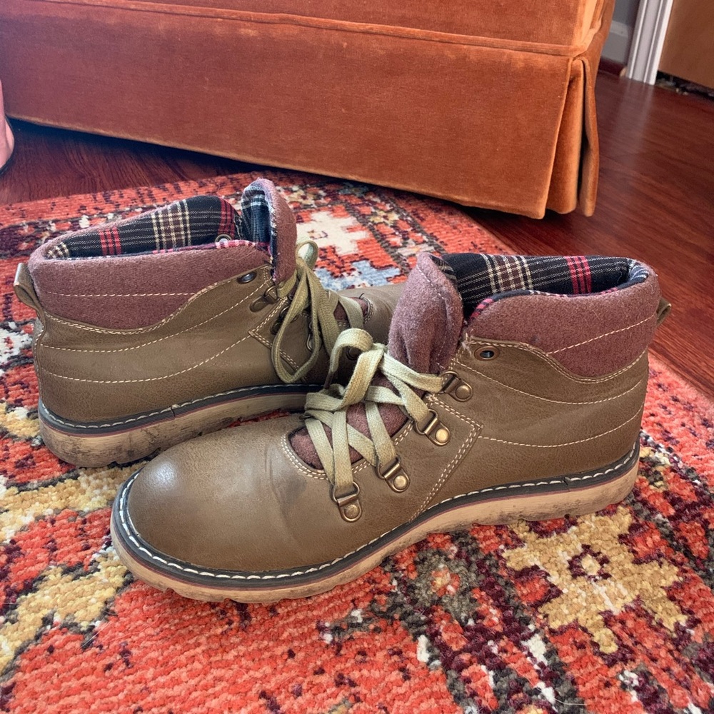 Used lumberjack style boots